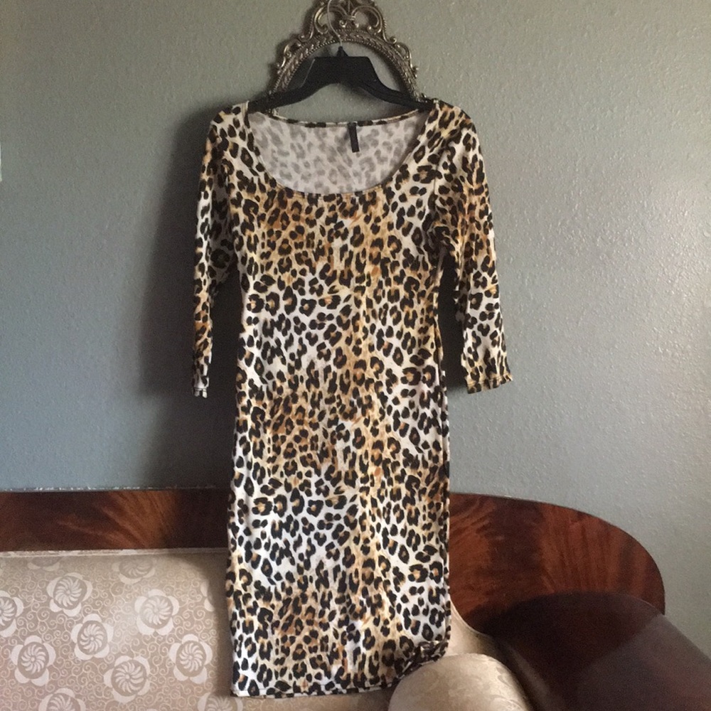 Cheetah print dress! Quarter sleeve, scoop neck